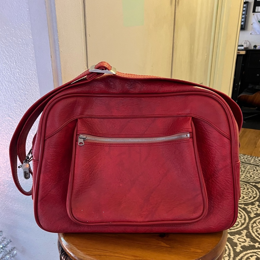 1970’s Vintage American Tourister Escort Carry on Bag Red Faux Leather ✈️🧳